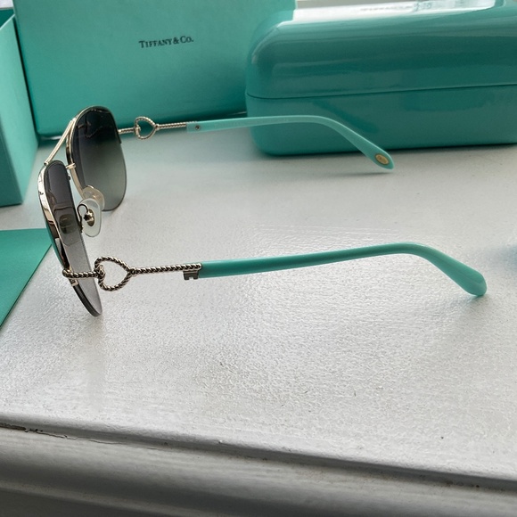 Tiffany Aviator style sunglasses with gold frame - Picture 6 of 15